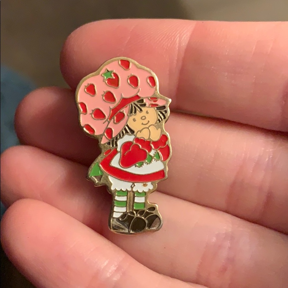 Strawberry Shortcake pin